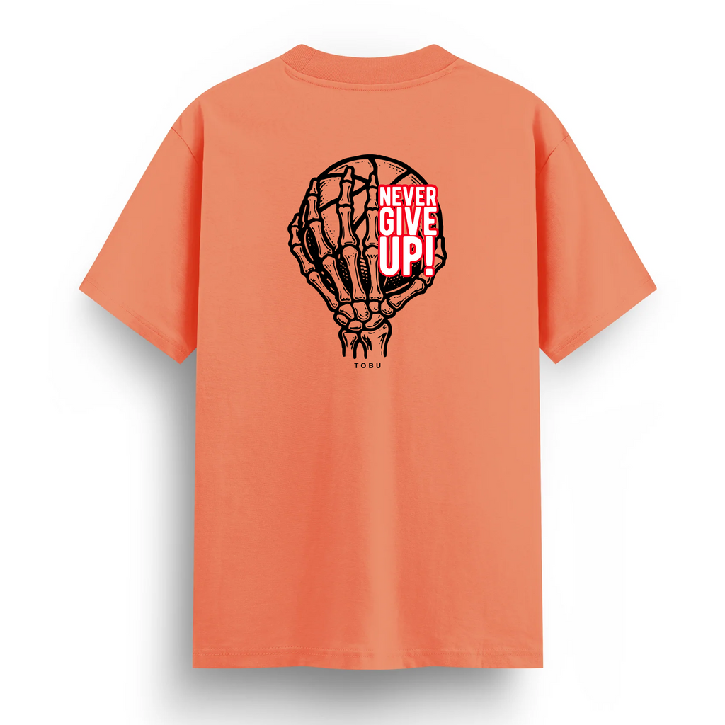 Regular T-shirt / Never GIVE UP